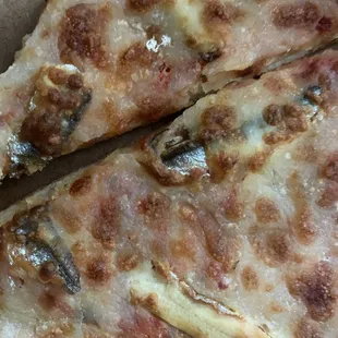 Ordered anchovy pizza and they used mackerel. Just awful. Inedible