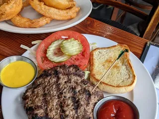 McVee's Pub & Grub