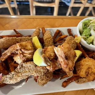 Lucky's Sports Bar & Grill