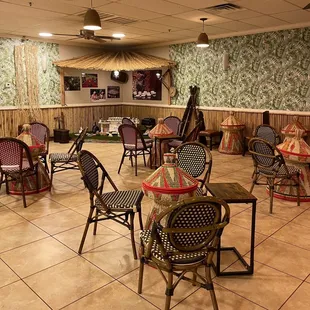 Dining room with ceremonial corner