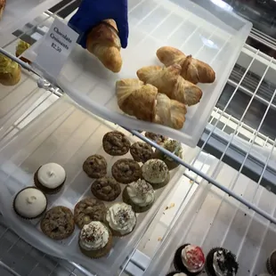 donuts, dough desserts, food