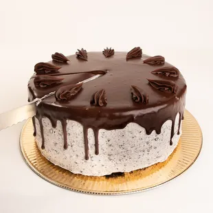 Oreo cake so good, that you won&apos;t want just one slice!