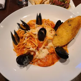 Seafood linguine