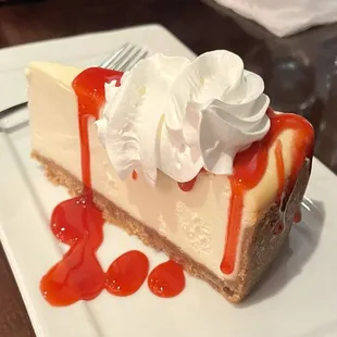 Cheesecake with raspberry sauce