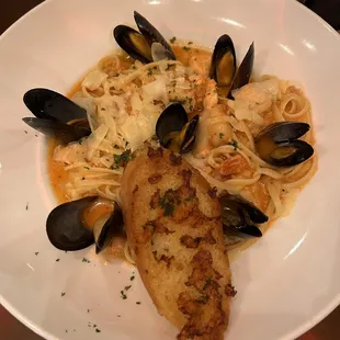 Seafood linguine