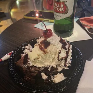 Lame sundae for $9