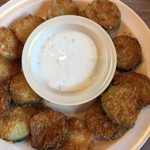 Fried zucchini and dip