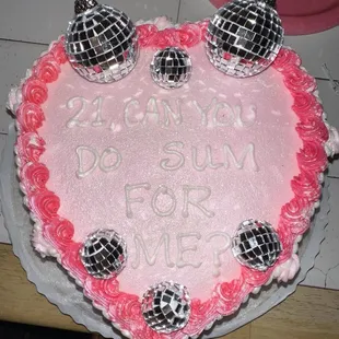 Dressed up the cake with disco balls