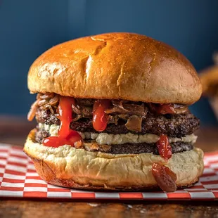 a beef sandwich with ketchup and ketchup