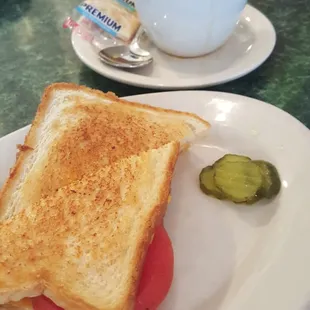 Grilled cheese with tomatoes and vegetable soup - a good choice on a cold day.