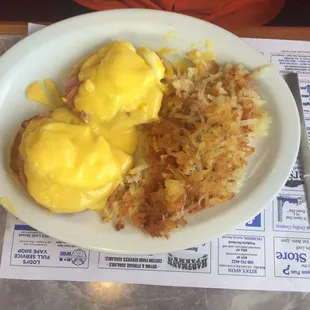 eggs benedict and hash browns