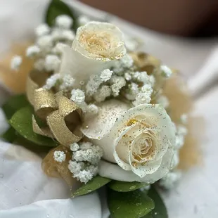 Prom wristlet corsage