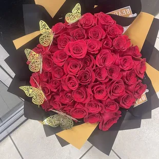 Valentine&apos;s Day Roses