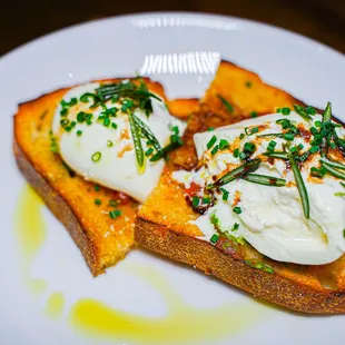 Burrata Toast (VG)