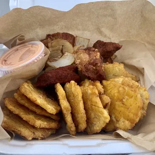 Carne frita and Tostones