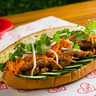 a sandwich with meat and vegetables