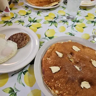 Hot and fresh food- great pancakes!