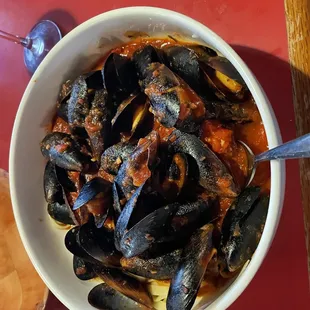 a bowl of mussels