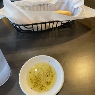 The setup had bread sticks and the small dipping bowl had dried seasonings.. you add oil or vinaigrette to your liking.