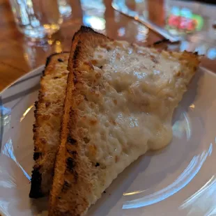 Cheesey garlic bread, if you like cheese pull the trigger and order it.