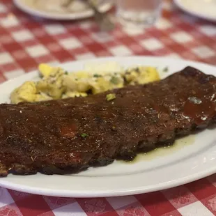 a plate of steak and mashed potatoes