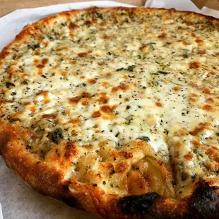 Dawn breaks like a bull through the hall Never should have called  White Clam Pie from #luigisditalia