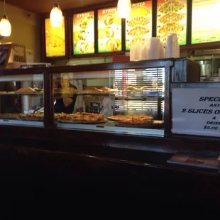 10$ for 18inch 1 topping pizza. Can&apos;t beat that!