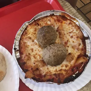 Baked ziti w Meatballs