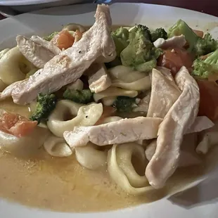 Tortellini with chicken, broccoli, tomatoes