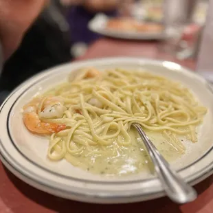Linguine with shrimp