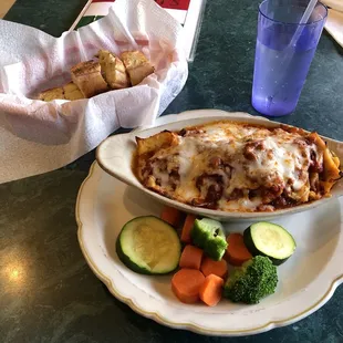 Combo lasagna, garlic bread included