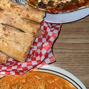Chicken and Sausage and Chicken Linguine with Vodka Sauce Baked Rigatoni Garlic Bread