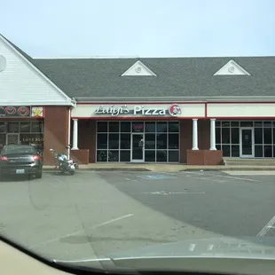 the outside of a restaurant