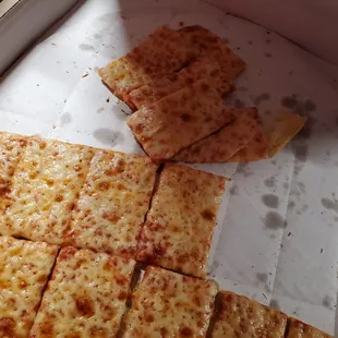 a slice of cheese pizza in a box