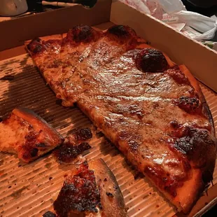 Cheese pizza was burnt, way too salty, and overall tasted way worse than a 10 dollar pizza I could get within 1 minute from my house.