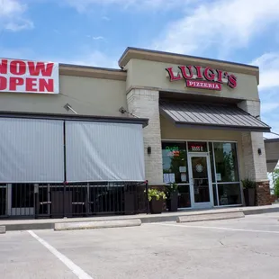 the outside of the restaurant