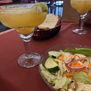 Peach margarita, side salad and the best bread.