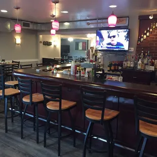 The calm before the storm. Get here when they open at 4pm on a Friday and beat the crowd.