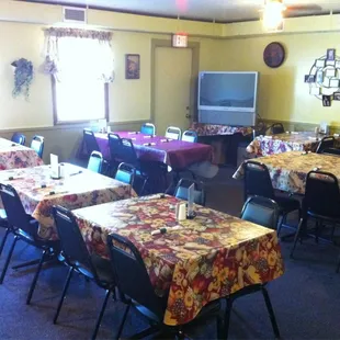 Dinning room...can also be used as a party room too!