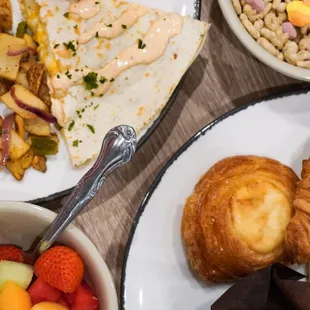 a variety of breakfast foods