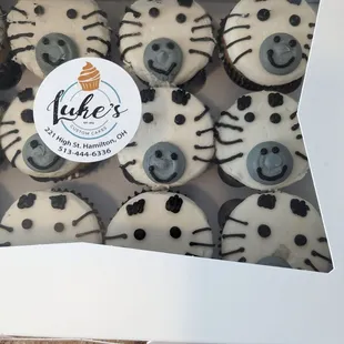 a box of hello kitty cupcakes
