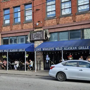 the outside of the restaurant