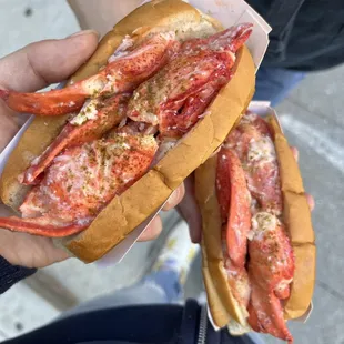 Real ones don&apos;t let friends eat lobster rolls alone