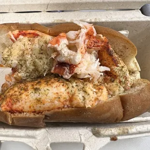 Warm Butter Lobster Roll (4oz)