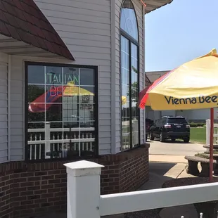 the outside of the restaurant