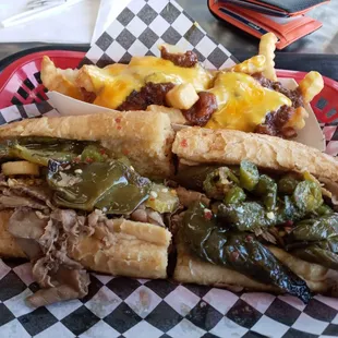 Italian beef with extra hot and sweet peppers &amp; chili cheese fries. 3 pm and the place was quicker than noon.