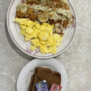 Lite breakfast special w pumpernickel toast. I enjoyed  the crispy potatoes they call 'American fries'