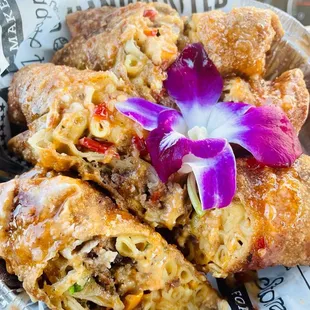 Steak Mac n Cheese Egg Rolls