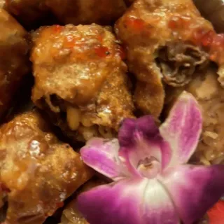 Steak Mac N Cheese Egg Rolls