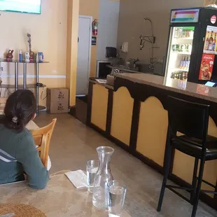 Cozy dining area &amp; bar